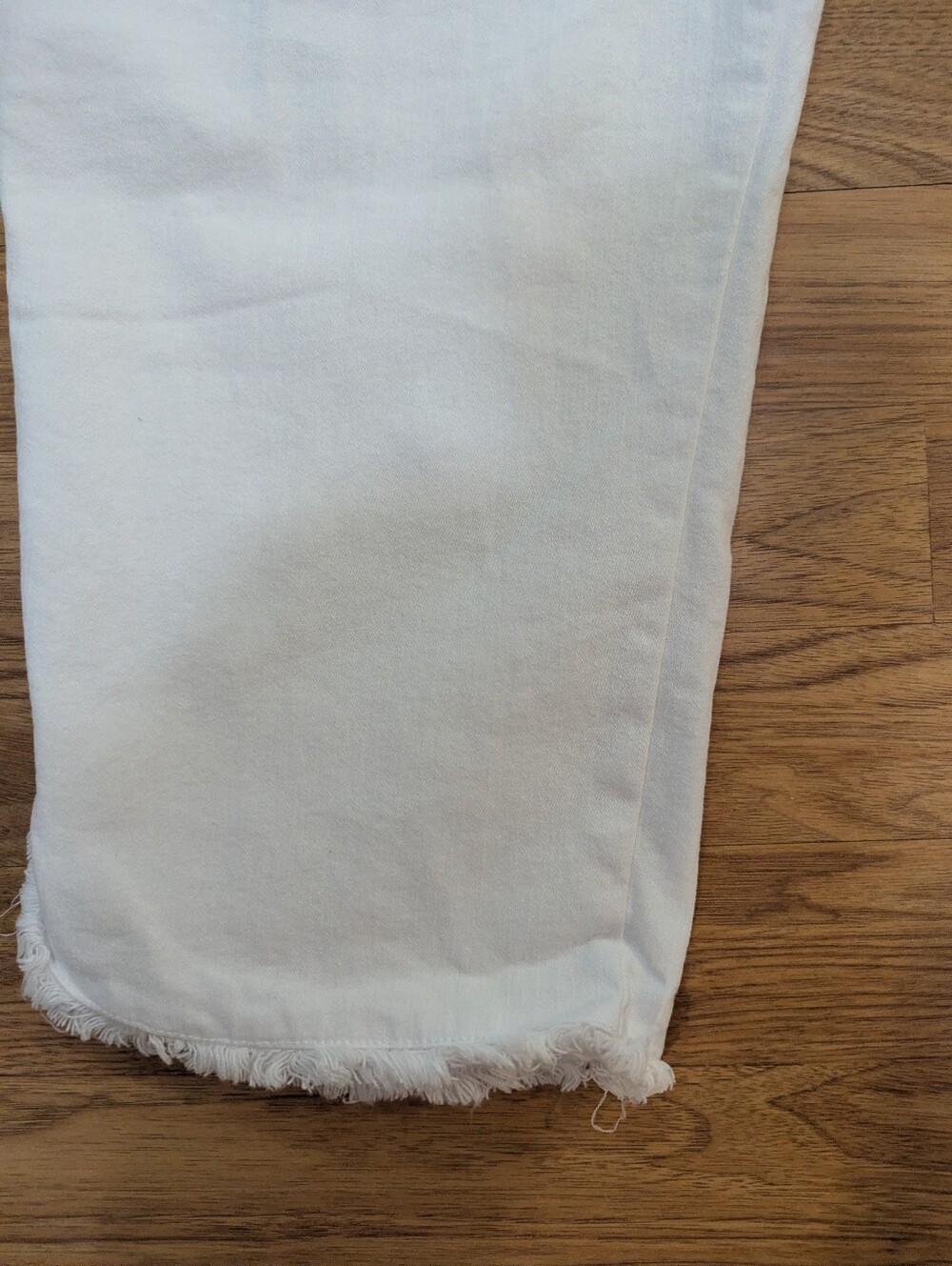 Ruby Rd. White Cropped Frayed Hem Jeans - Picture 3 of 4